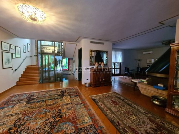 casa indipendente in vendita a Reggio nell'Emilia in zona Tribunale