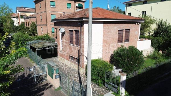 casa indipendente in vendita a Reggio nell'Emilia in zona Regina Pacis