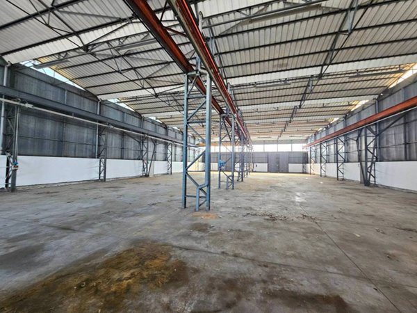 locale commerciale in vendita a Reggio nell'Emilia in zona Mancasale
