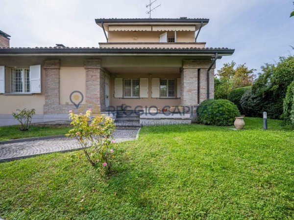 casa indipendente in vendita a Reggio nell'Emilia in zona Orologio