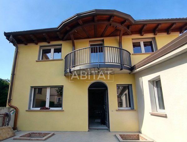casa indipendente in vendita a Reggio nell'Emilia in zona Baragalla