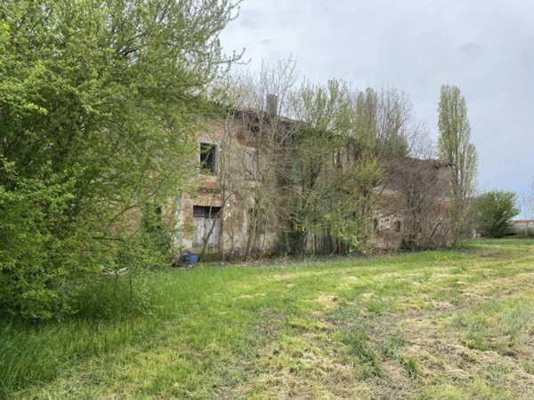 casale in vendita a Rio Saliceto in zona San Lodovico