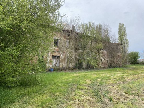 casale in vendita a Rio Saliceto in zona San Lodovico