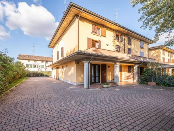 casa indipendente in vendita a Rio Saliceto in zona San Lodovico