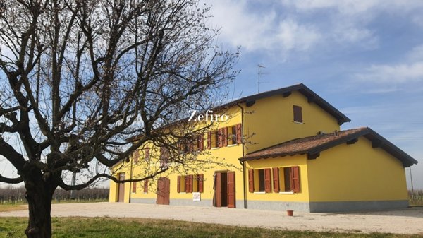 casa indipendente in vendita a Rolo