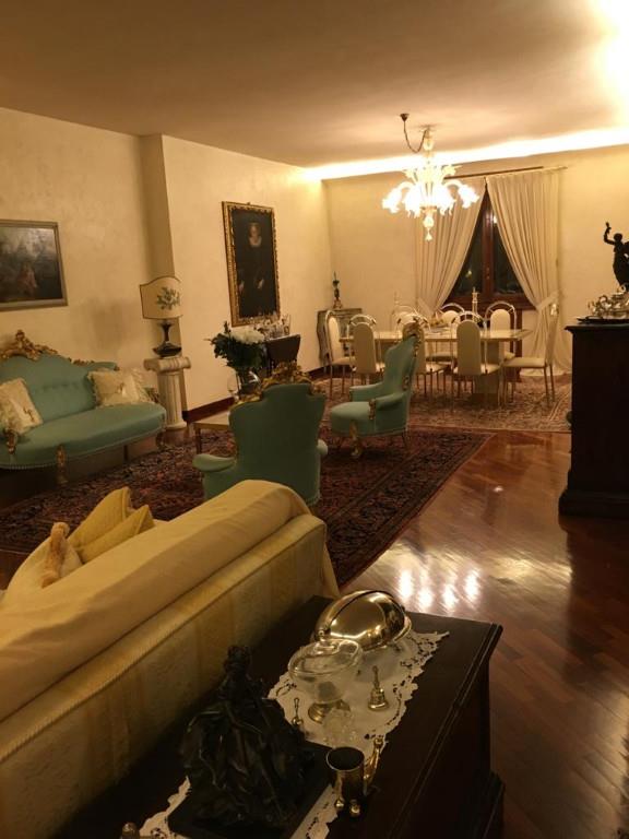 casa indipendente in vendita a Rolo