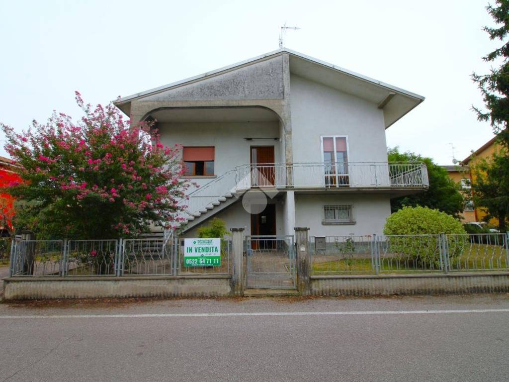 casa indipendente in vendita a Rolo