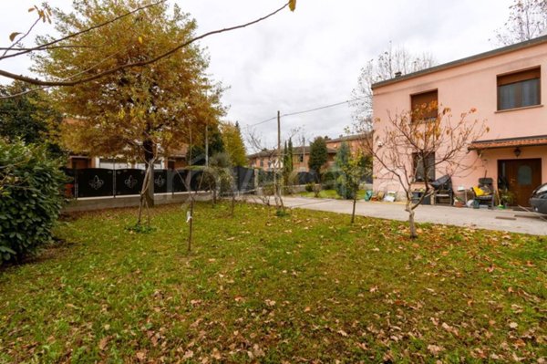 casa indipendente in vendita a Rolo