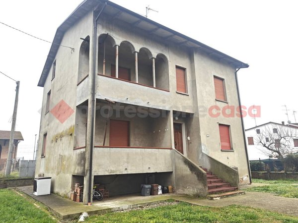 casa indipendente in vendita a Rolo