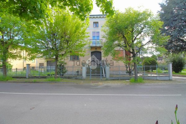 casa indipendente in vendita a Rolo