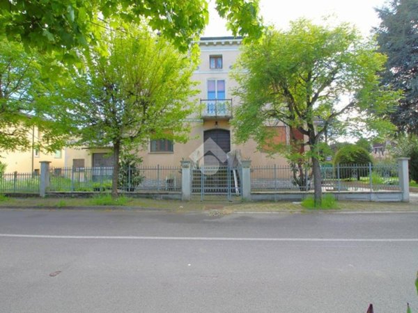 casa indipendente in vendita a Rolo