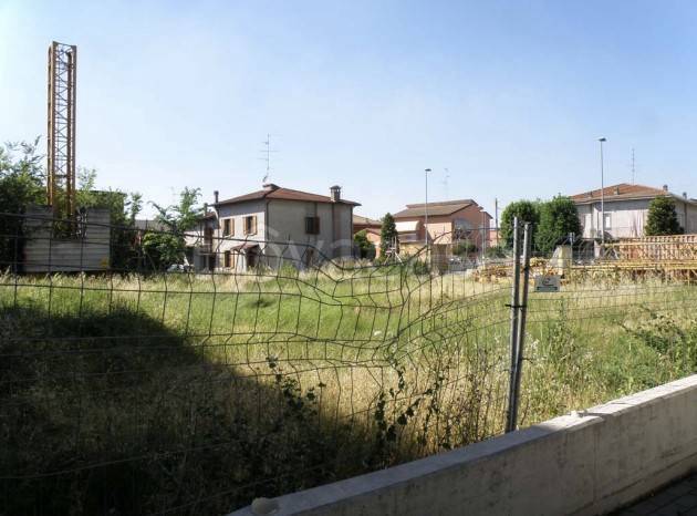 terreno edificabile in vendita a Rolo