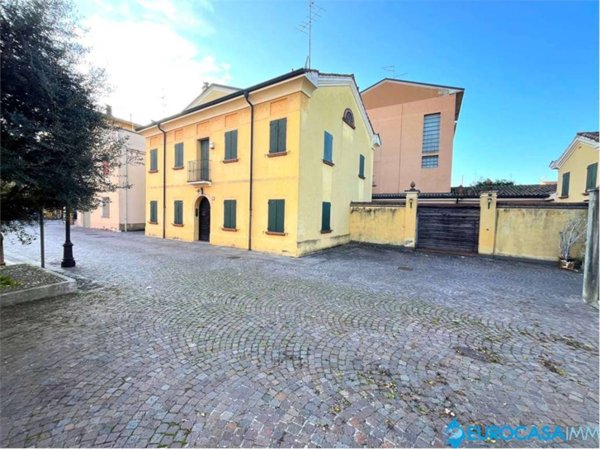 casa indipendente in vendita a Rolo