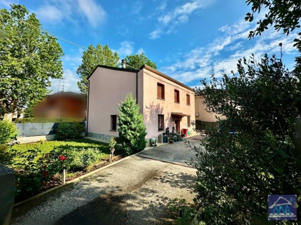 casa indipendente in vendita a Rolo