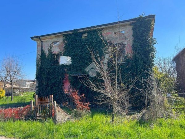 casa indipendente in vendita a Rolo