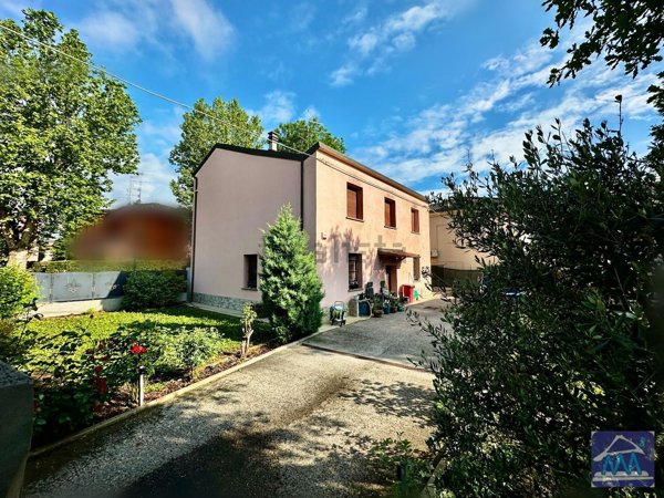 casa indipendente in vendita a Rolo