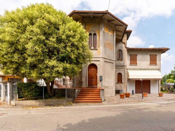 casa indipendente in vendita a Rolo