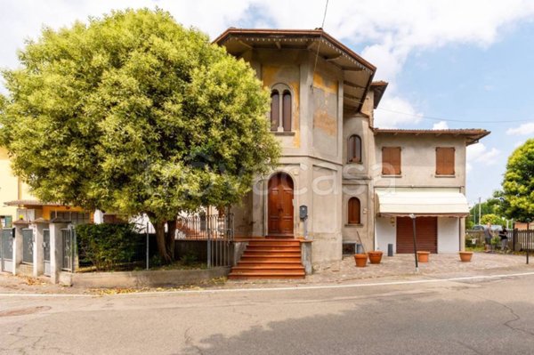 casa indipendente in vendita a Rolo