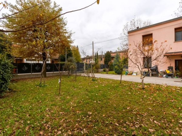 casa indipendente in vendita a Rolo