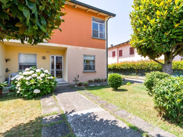 casa indipendente in vendita a Rolo