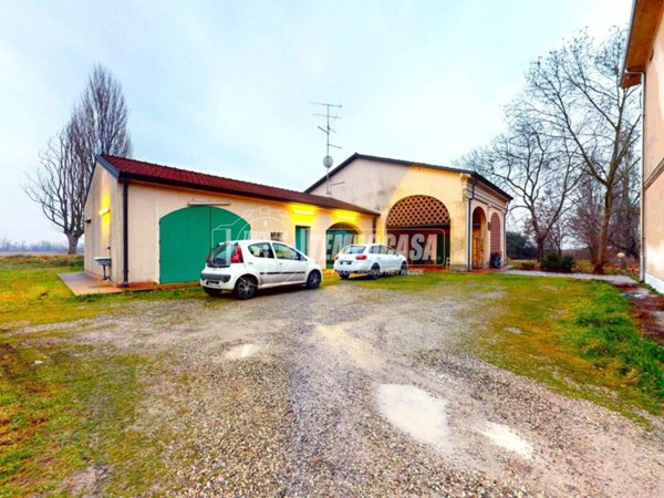 casa indipendente in vendita a Rolo