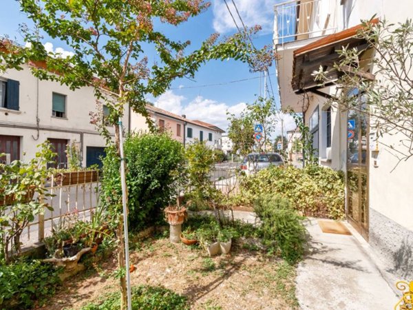 casa indipendente in vendita a Rolo
