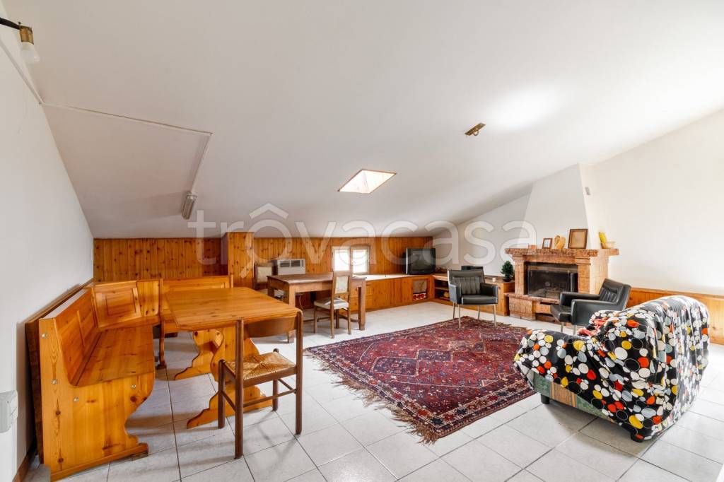 casa indipendente in vendita a Rolo