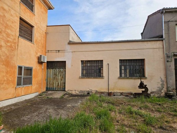 casa indipendente in vendita a Rolo