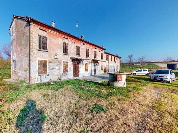 casa indipendente in vendita a Rolo