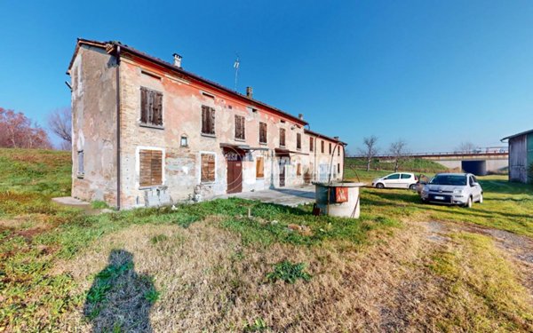 casale in vendita a Rolo