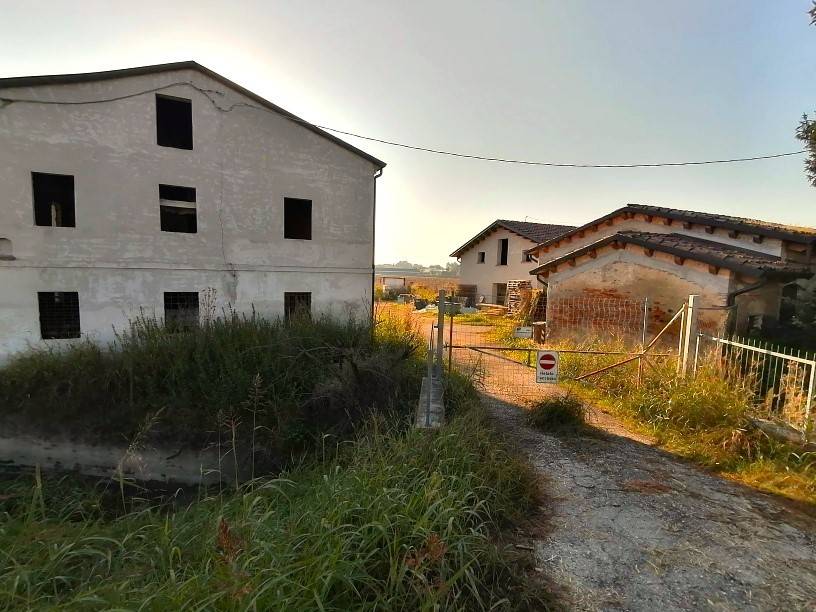 locale commerciale in vendita a Rolo