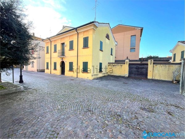 casa indipendente in vendita a Rolo