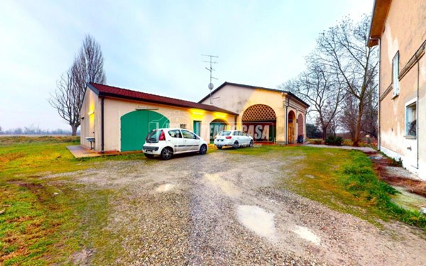 casa indipendente in vendita a Rolo