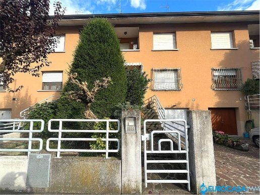 casa indipendente in vendita a Rolo