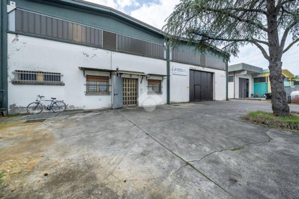 locale commerciale in vendita a Rolo