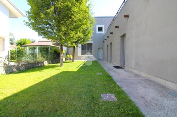 casa indipendente in vendita a Rolo