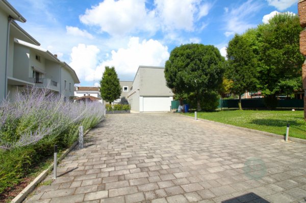 casa indipendente in vendita a Rolo