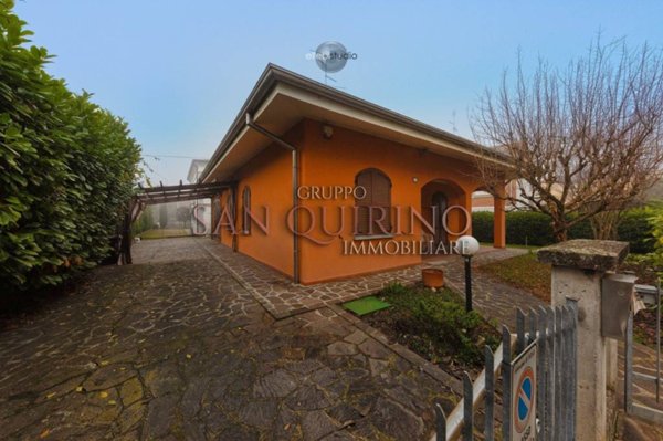 casa indipendente in vendita a Rolo