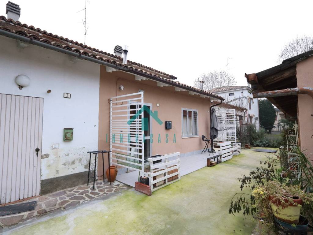 casa indipendente in vendita a Rolo