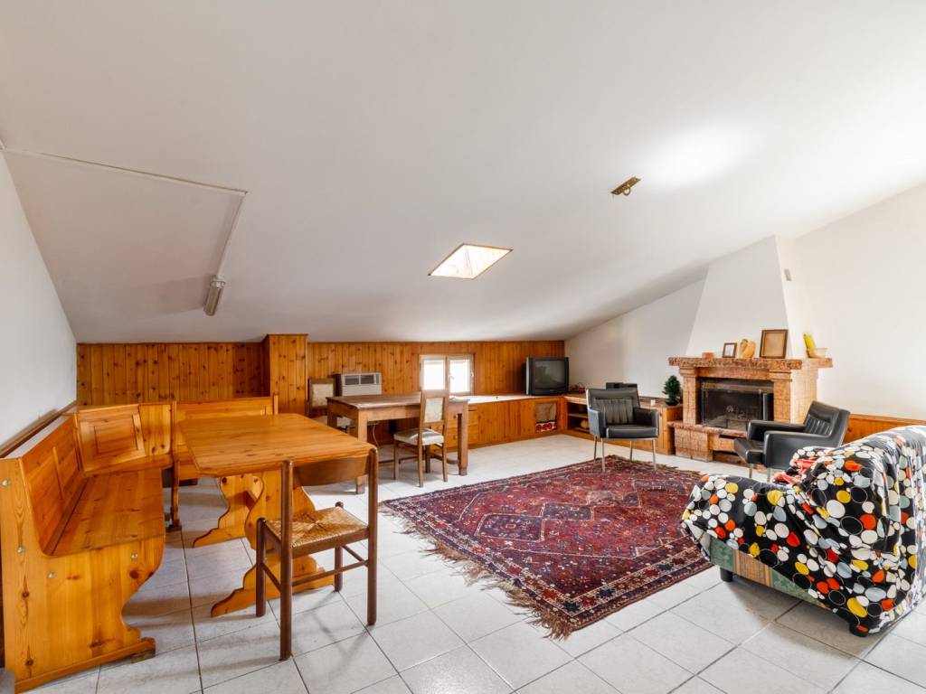 casa indipendente in vendita a Rolo