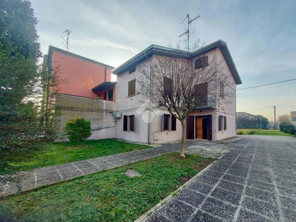 casa indipendente in vendita a Rolo