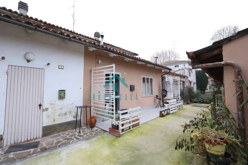 casa indipendente in vendita a Rolo