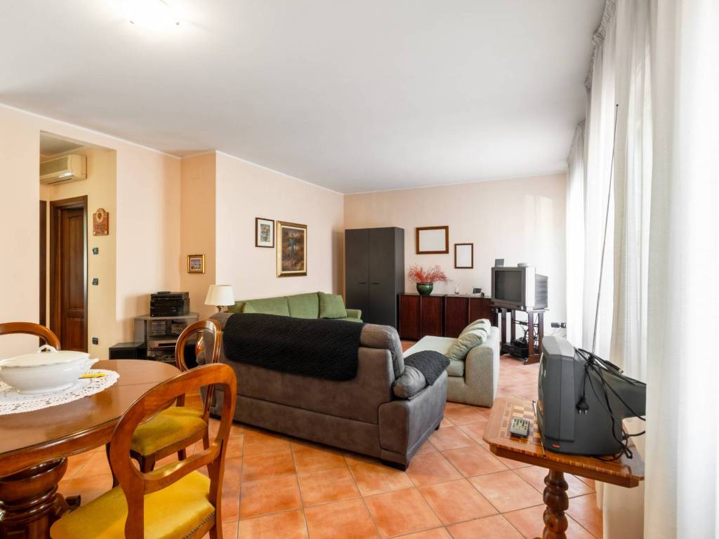 casa indipendente in vendita a Rolo