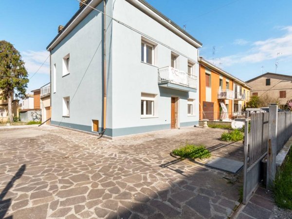 casa indipendente in vendita a Rolo