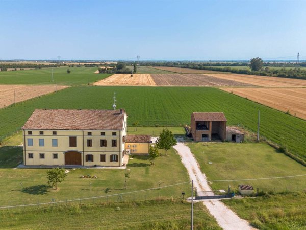 casa indipendente in vendita a Rolo