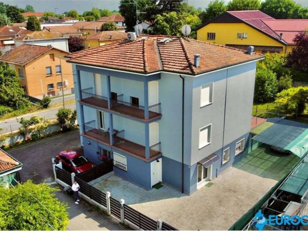 casa indipendente in vendita a Rolo
