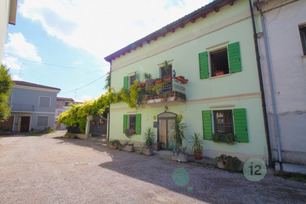 casa indipendente in vendita a Rolo