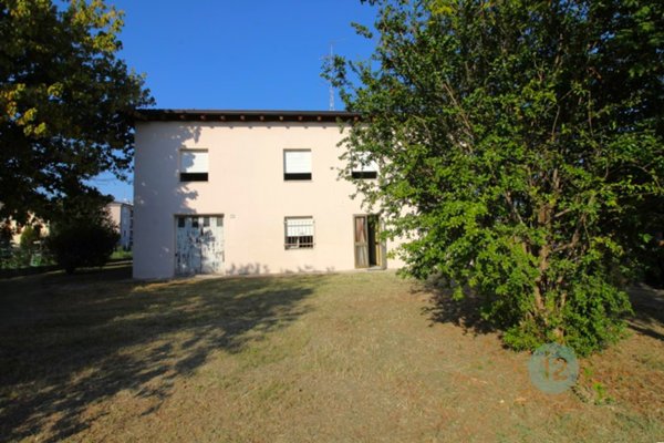 casa indipendente in vendita a Rolo