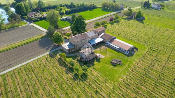 casale in vendita a Rubiera in zona Fontana