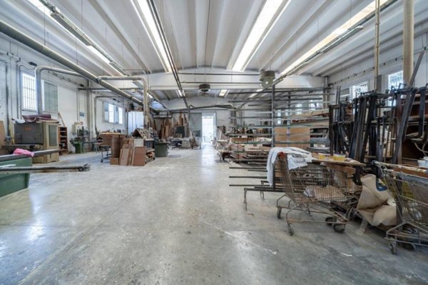 locale commerciale in vendita a Rubiera